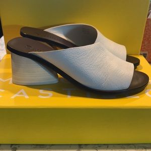 Mercedes Castillo Izar shoe